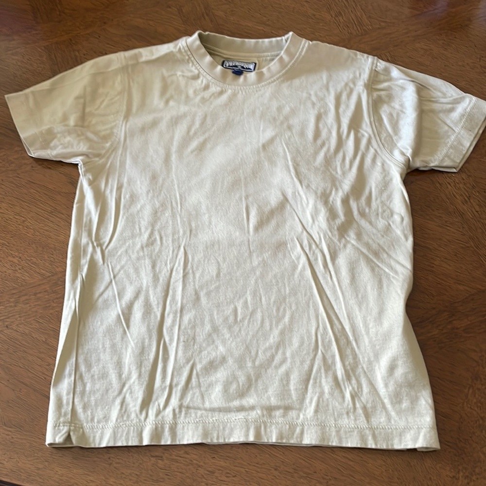 Vilebrequin boys size 6 T-Shirt the tag has a slight tear in the tag.Shown above